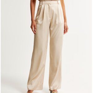 NWOT Abercrombie Sloane Tailored Satin Pant - Cream Size 33 Short